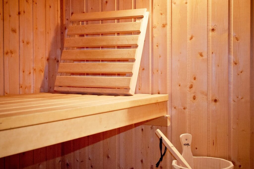 Sauna para ayudar a perder calorías gracias a la sudoración.