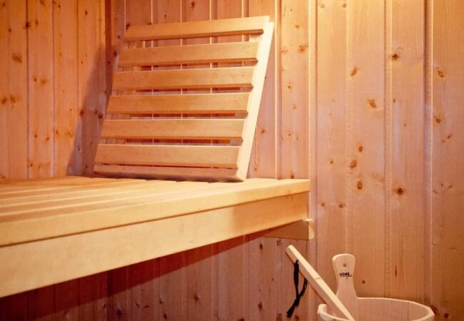 Sauna para ayudar a perder calorías gracias a la sudoración.
