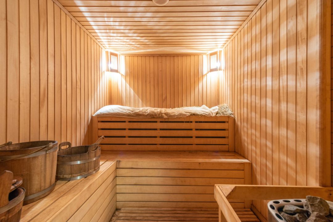 interior sauna madera