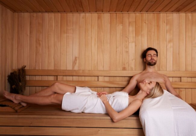 Relajándose con sauna en casa