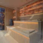 Sauna a medida con pared de sal del Himalaya fabricada por AVILSA