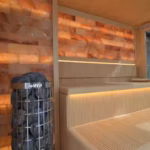 Sauna a medida con pared de sal del Himalaya fabricada por AVILSA